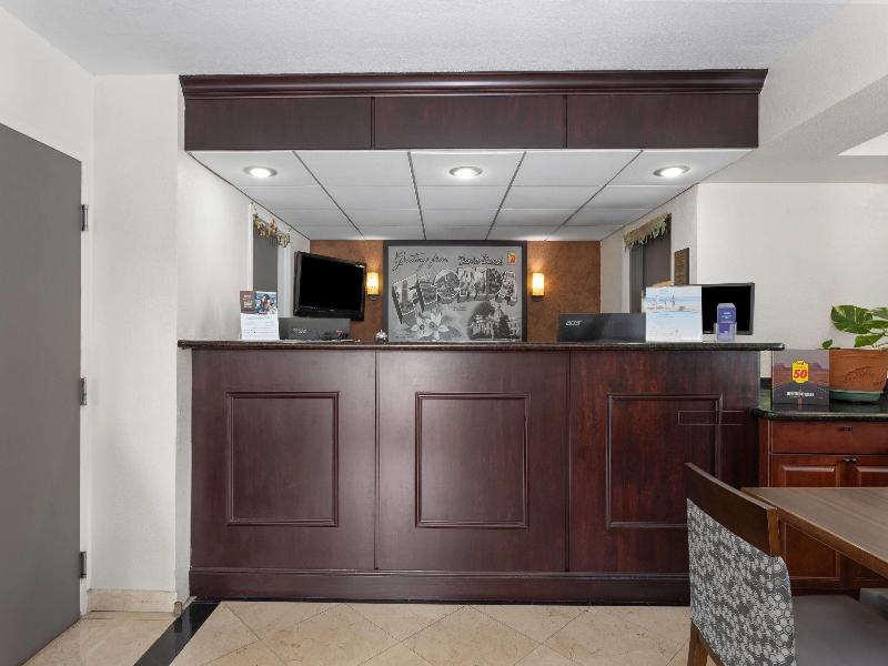 Super 8 by Wyndham Dania/Fort Lauderdale Arpt image