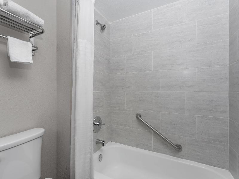Super 8 by Wyndham Dania/Fort Lauderdale Arpt image