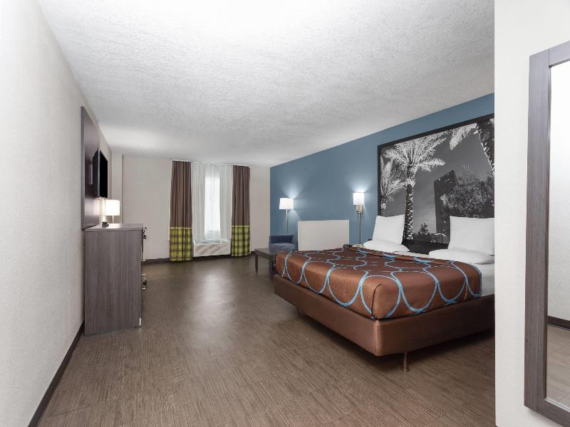 Super 8 by Wyndham Dania/Fort Lauderdale Arpt image