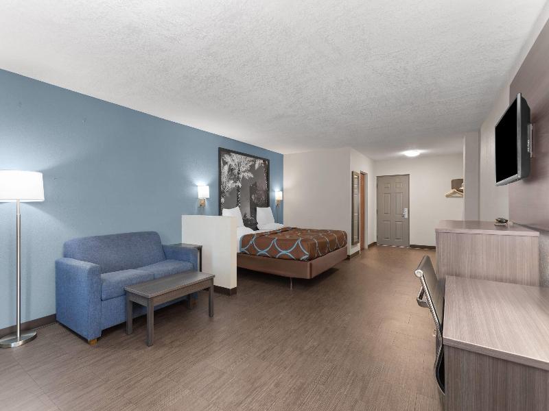 Super 8 by Wyndham Dania/Fort Lauderdale Arpt image