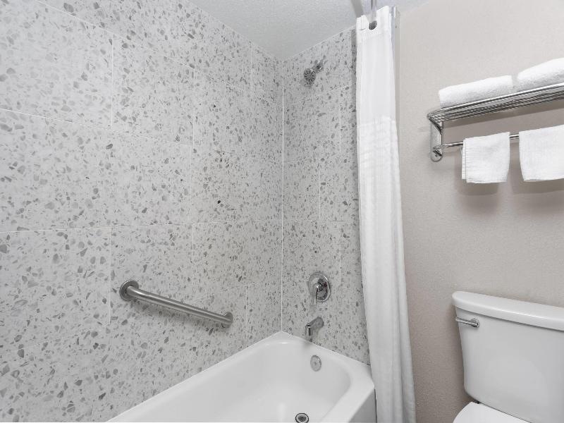 Super 8 by Wyndham Dania/Fort Lauderdale Arpt image
