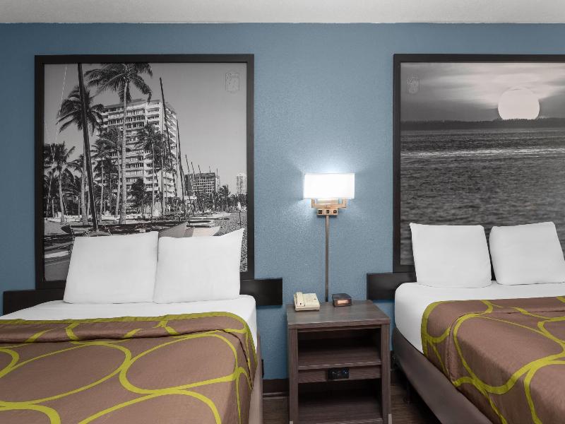 Super 8 by Wyndham Dania/Fort Lauderdale Arpt image