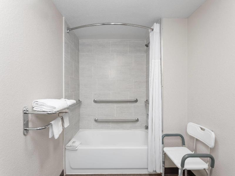 Super 8 by Wyndham Dania/Fort Lauderdale Arpt image
