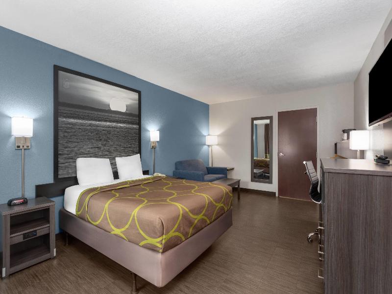 Super 8 by Wyndham Dania/Fort Lauderdale Arpt image