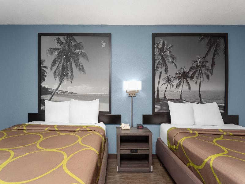 Super 8 by Wyndham Dania/Fort Lauderdale Arpt image