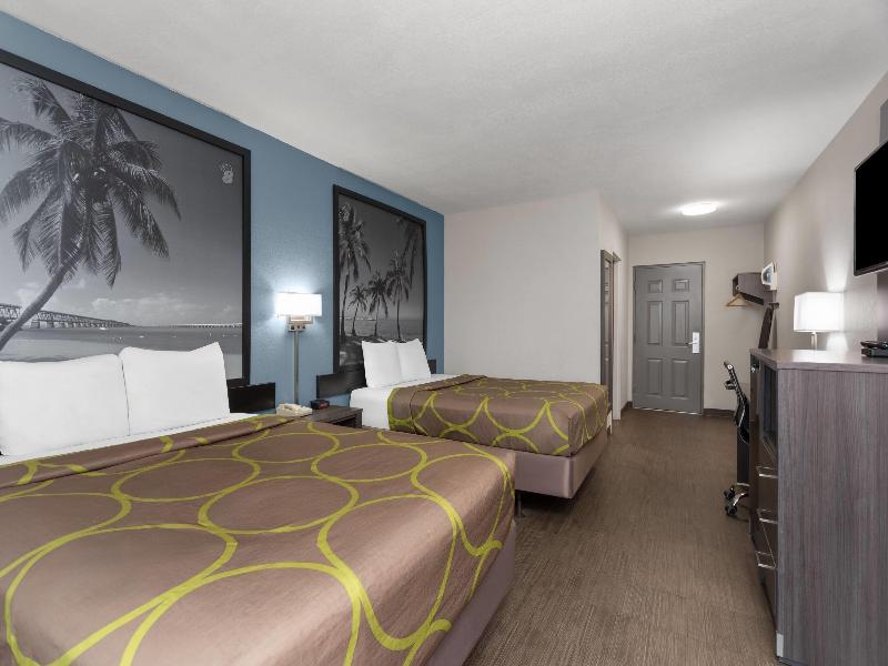 Super 8 by Wyndham Dania/Fort Lauderdale Arpt image