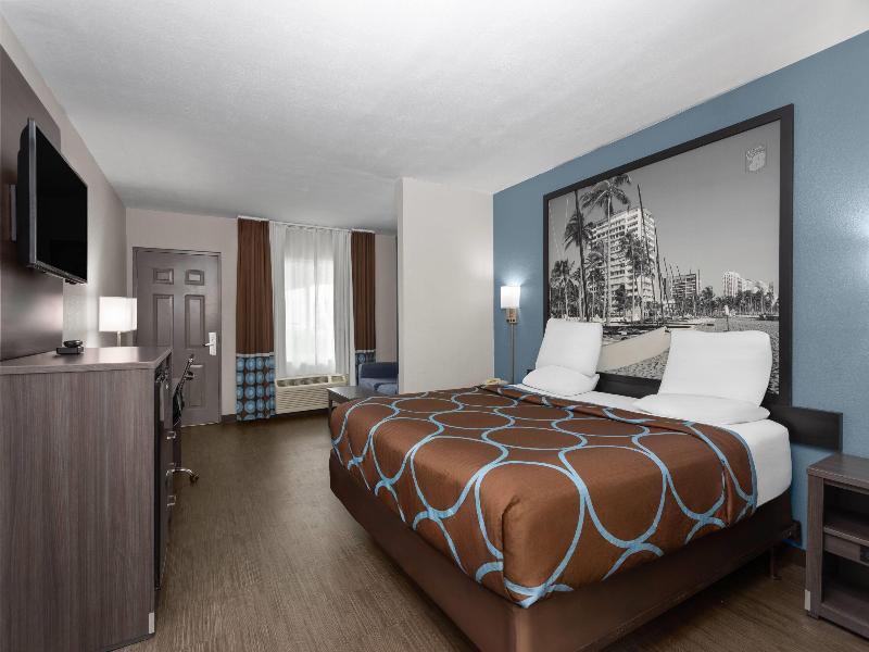 Super 8 by Wyndham Dania/Fort Lauderdale Arpt image