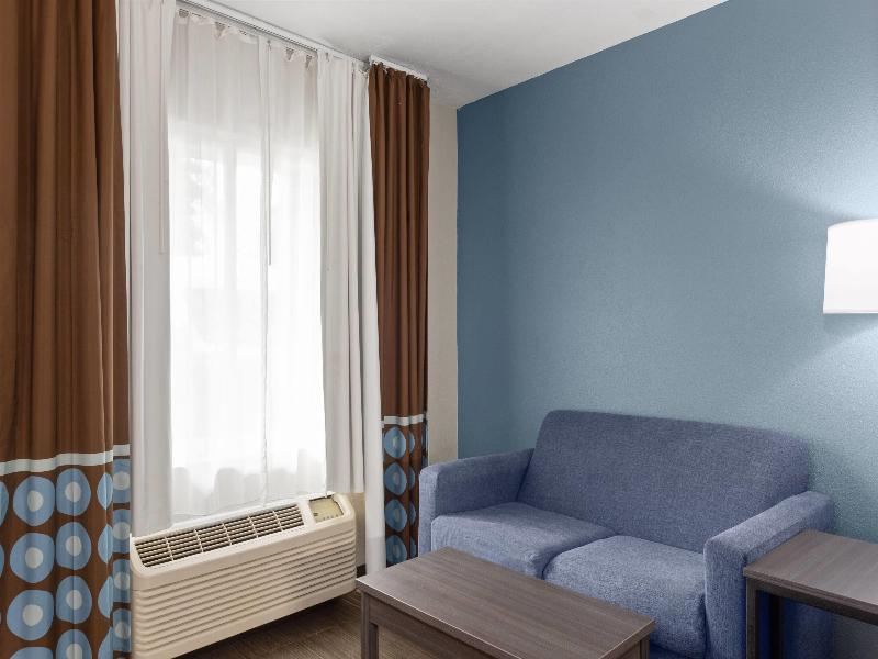 Super 8 by Wyndham Dania/Fort Lauderdale Arpt image
