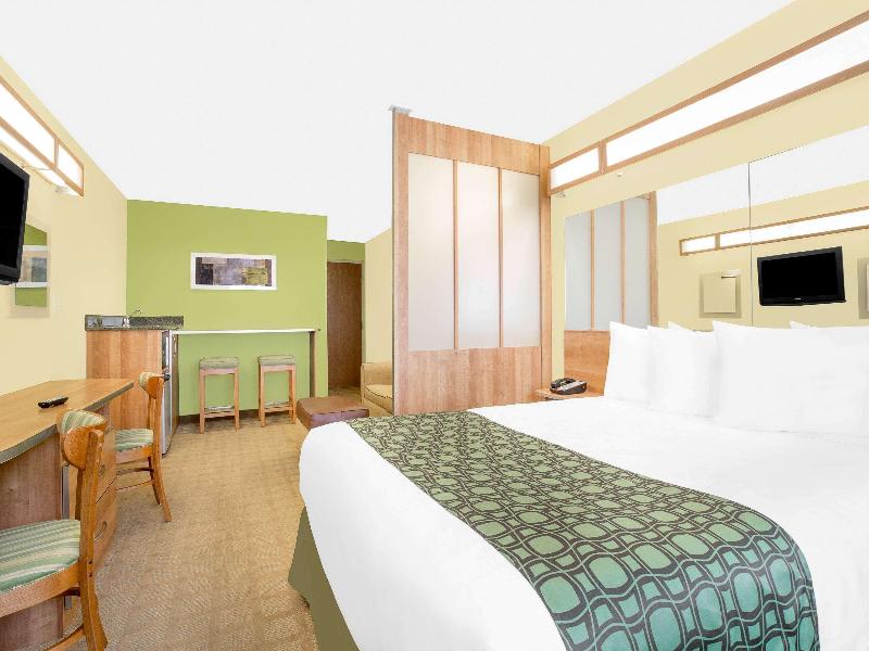 Microtel Inn & Suites By Wyndham Tuscumbia/Muscle image