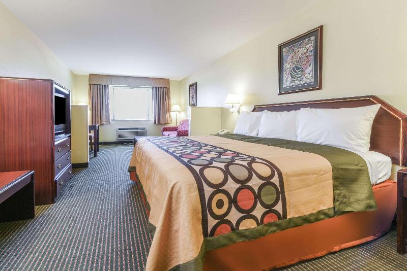 Super 8 By Wyndham Burleson Fort Worth Area image
