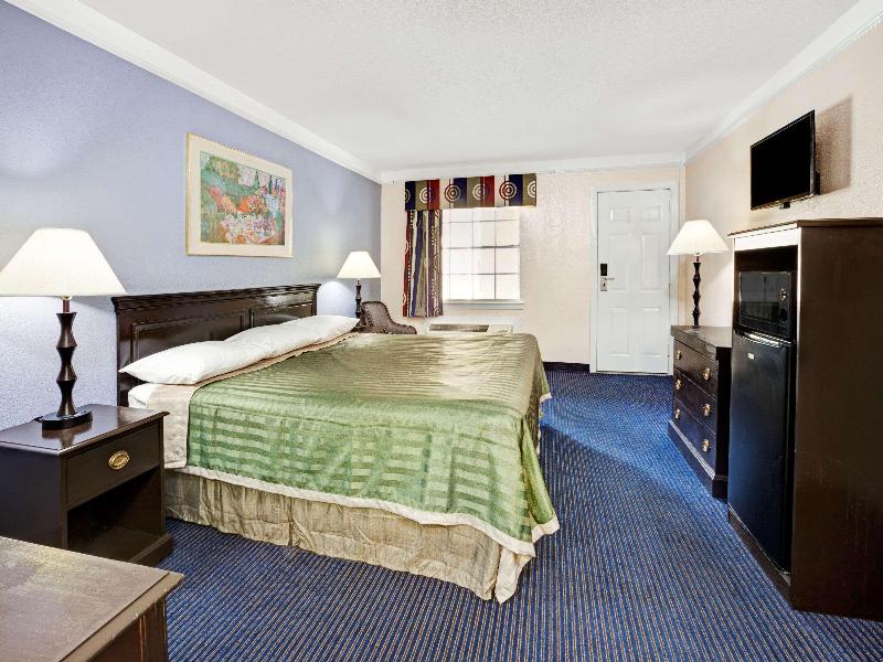 Travelodge by Wyndham North Richland Hills image