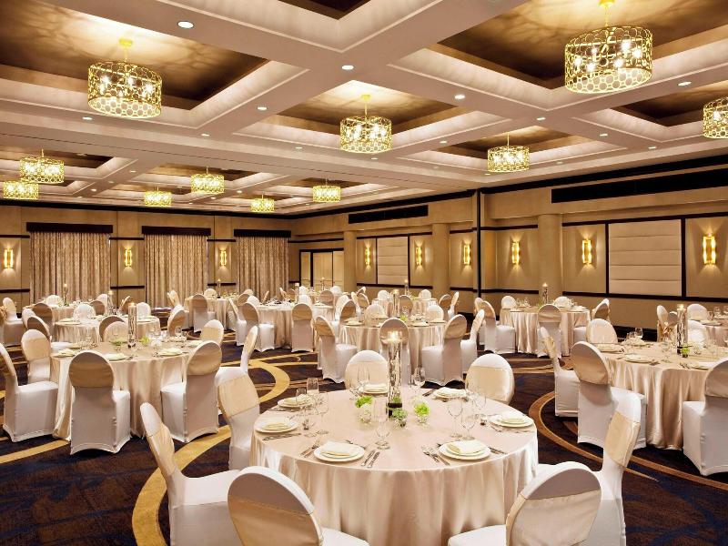 Sheraton Laguardia East image