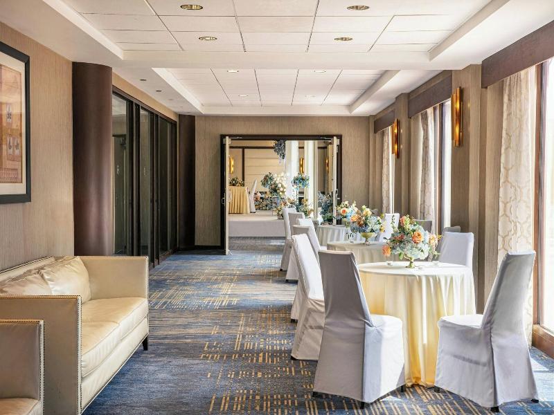 Sheraton Laguardia East image