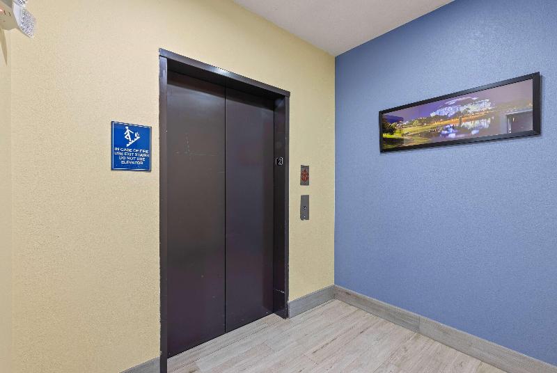 Days Inn & Suites Euless Dfw Airport South image
