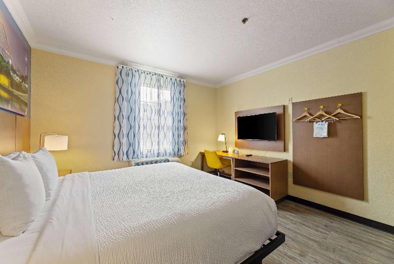Days Inn & Suites Euless Dfw Airport South image