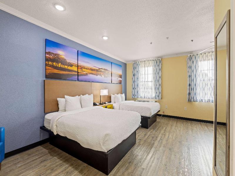 Days Inn & Suites Euless Dfw Airport South image