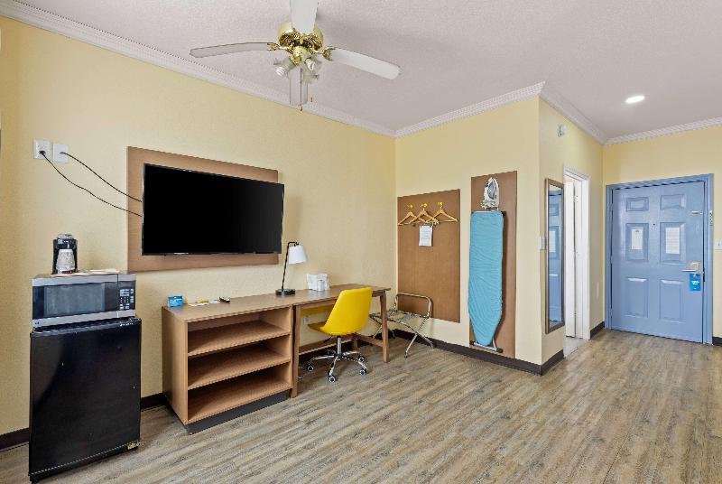 Days Inn & Suites Euless Dfw Airport South image