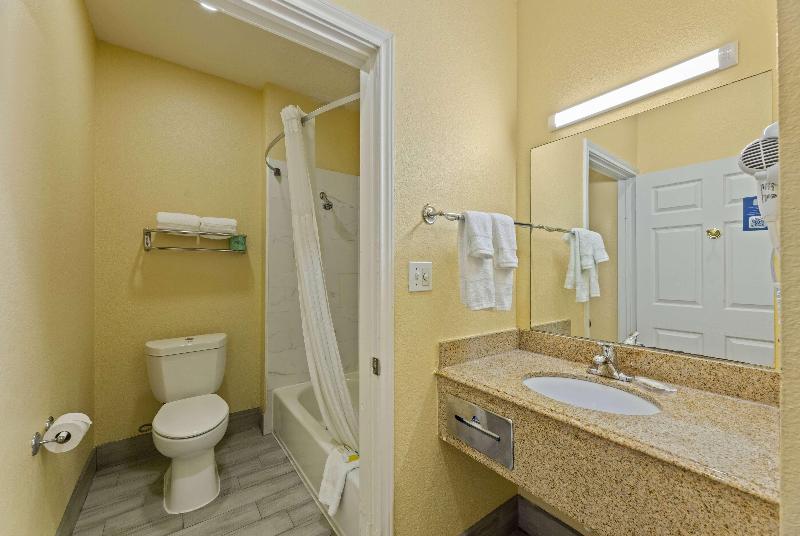 Days Inn & Suites Euless Dfw Airport South image
