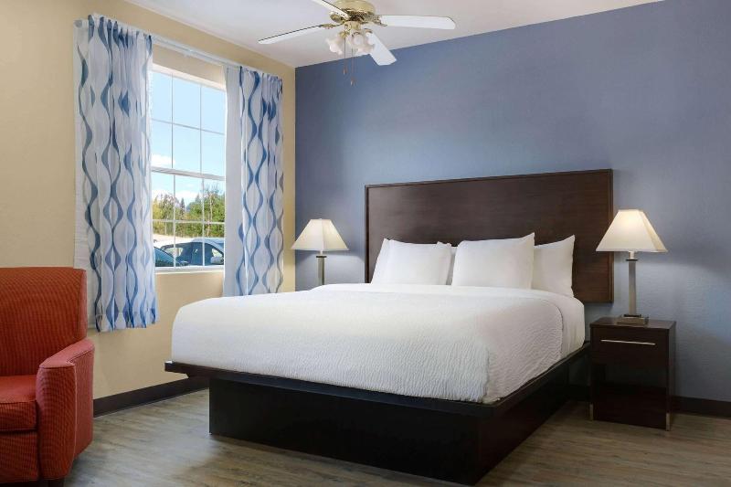 Days Inn & Suites Euless Dfw Airport South image