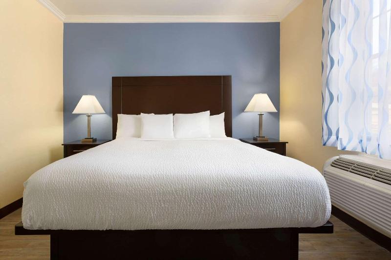 Days Inn & Suites Euless Dfw Airport South image