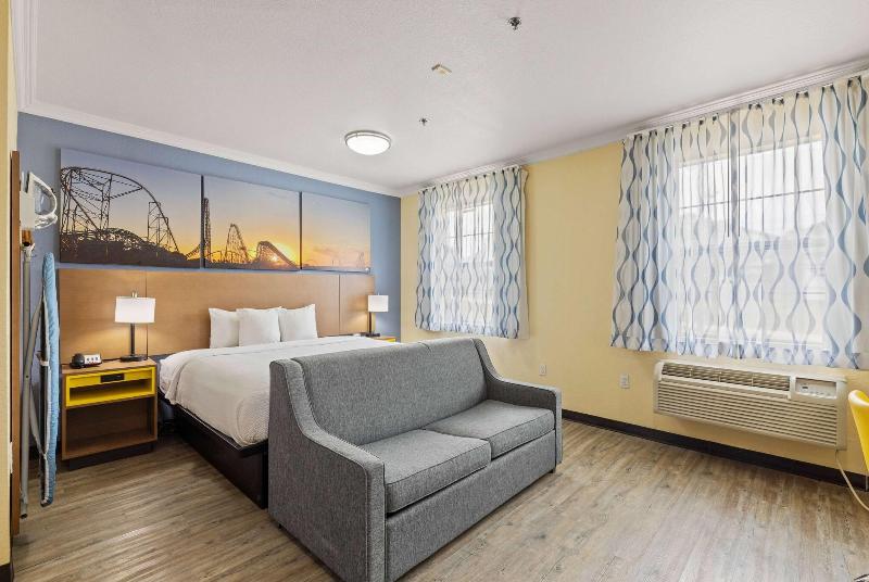 Days Inn & Suites Euless Dfw Airport South image