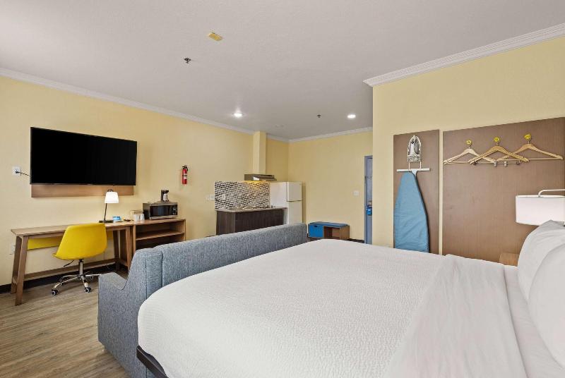 Days Inn & Suites Euless Dfw Airport South image