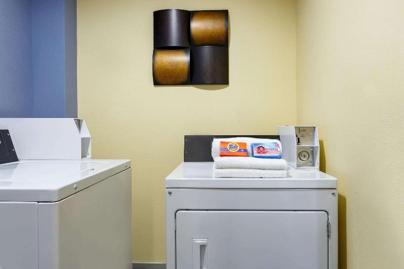 Days Inn & Suites Euless Dfw Airport South image