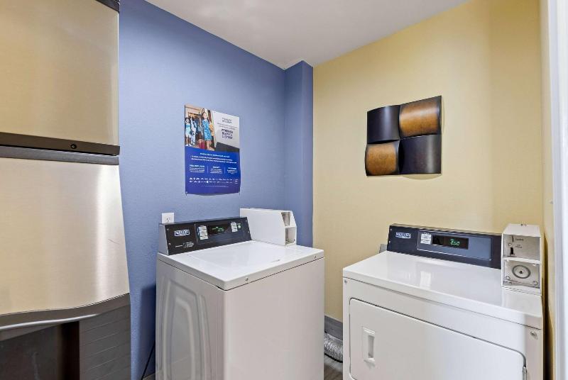 Days Inn & Suites Euless Dfw Airport South image