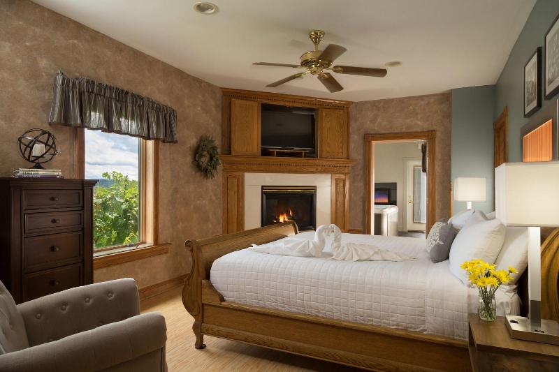 Hermann Hill Vineyard & Inn image