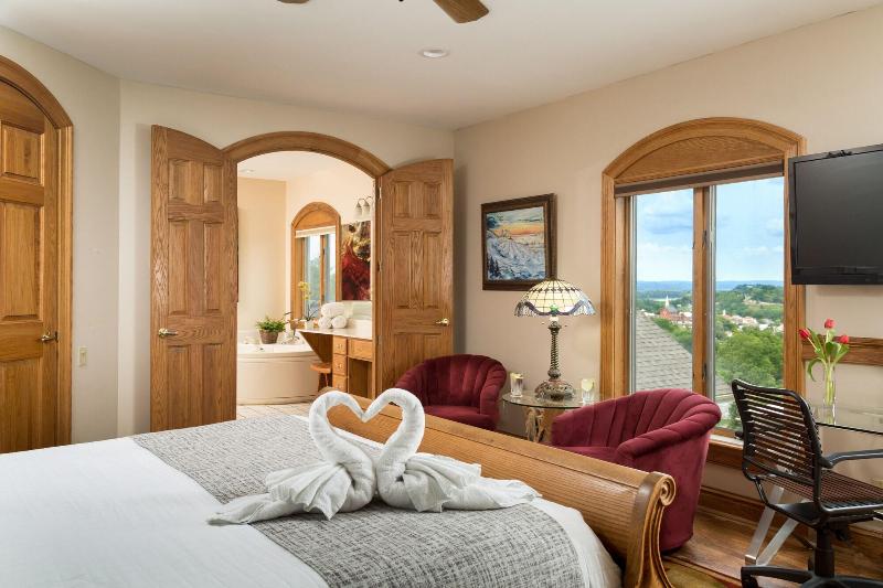 Hermann Hill Vineyard & Inn image