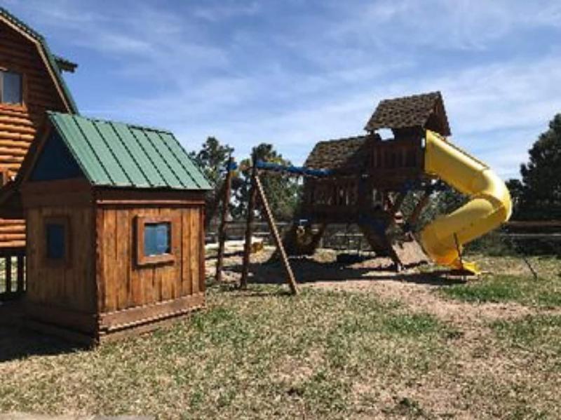 Black Forest B&B Lodge & Cabins image