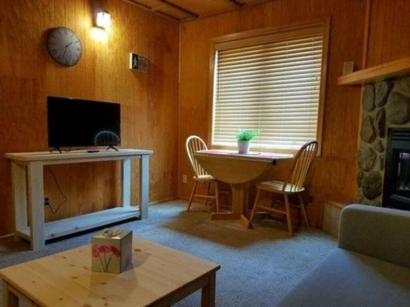 Black Forest B&B Lodge & Cabins image