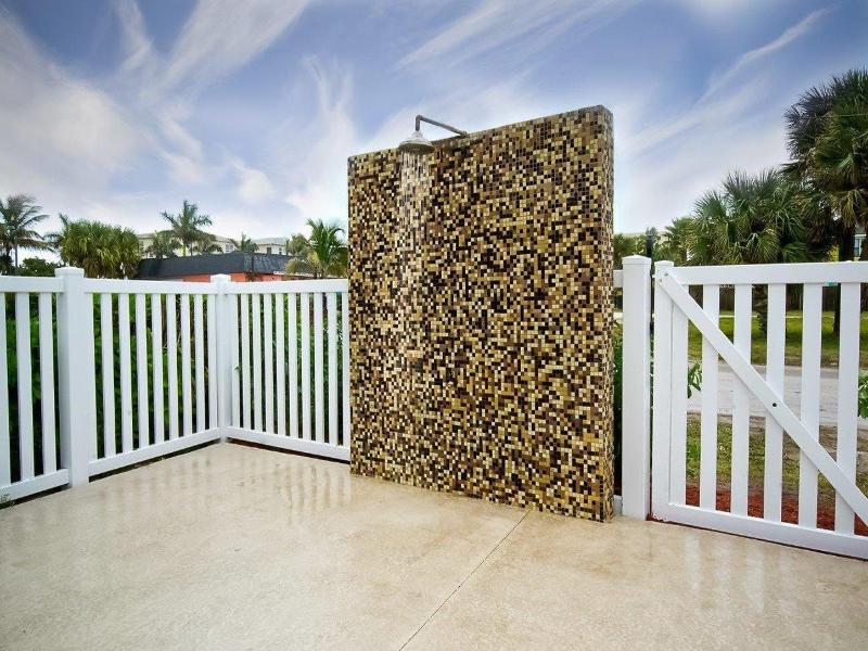 Royal Inn Beach image