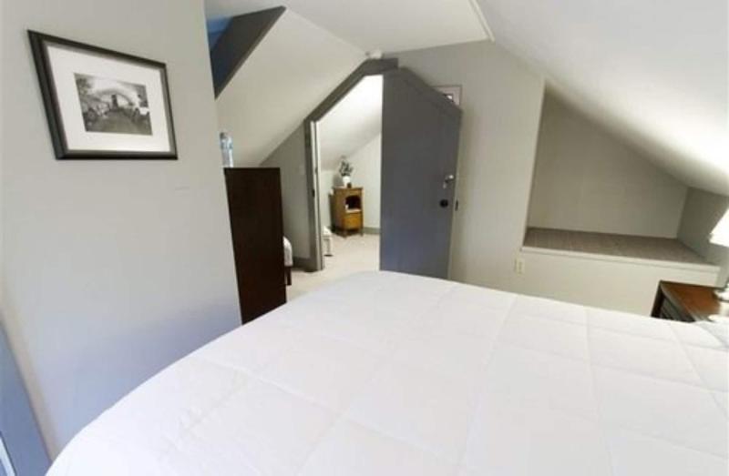 Captain Wohlt Inn image
