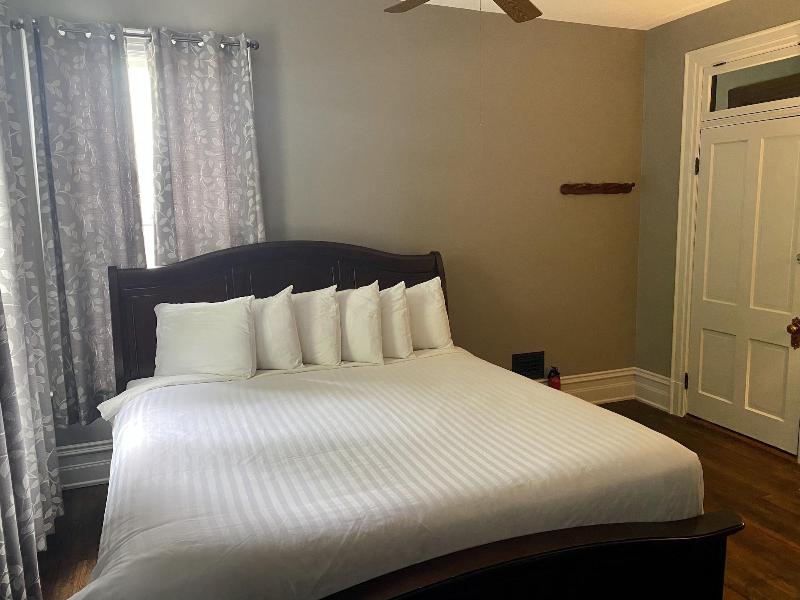 Captain Wohlt Inn image