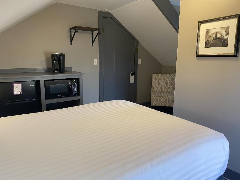 Captain Wohlt Inn image