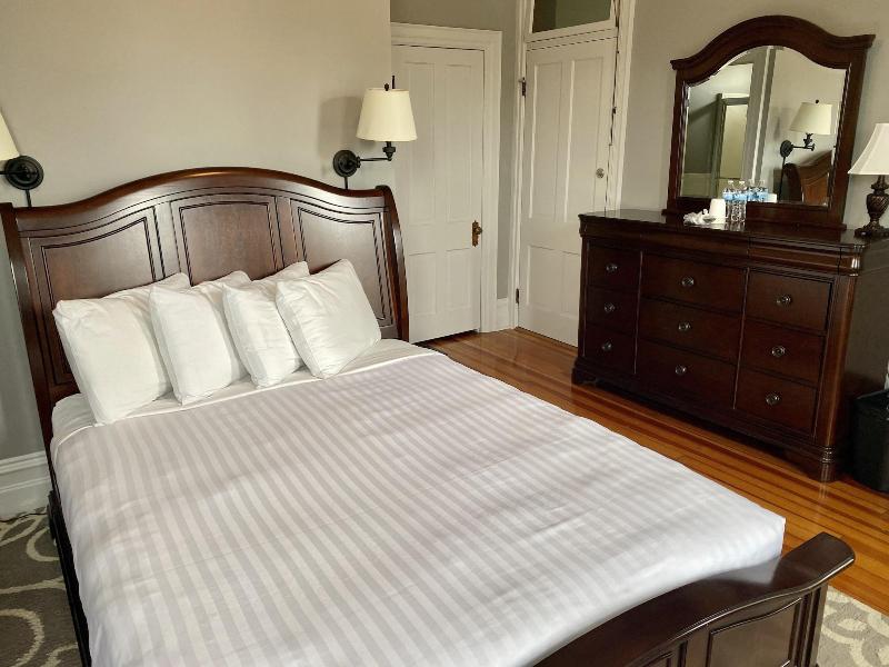 Captain Wohlt Inn image