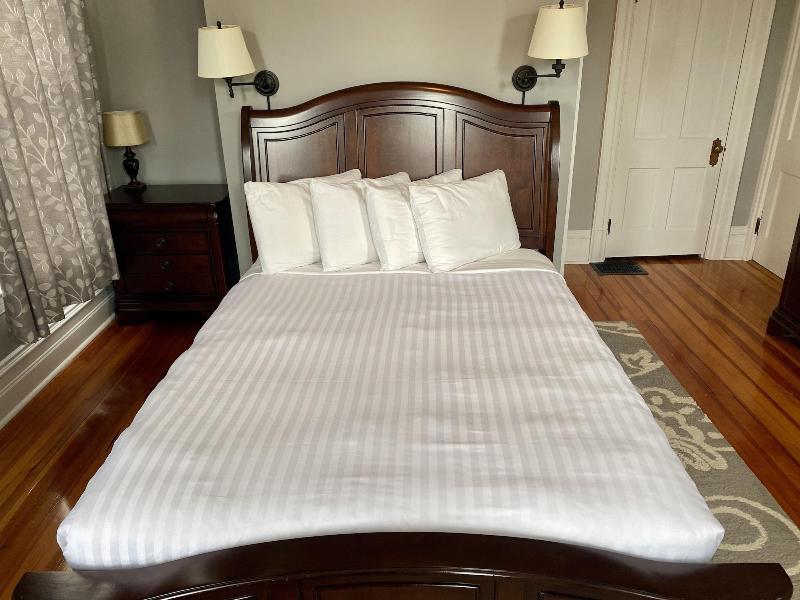 Captain Wohlt Inn image