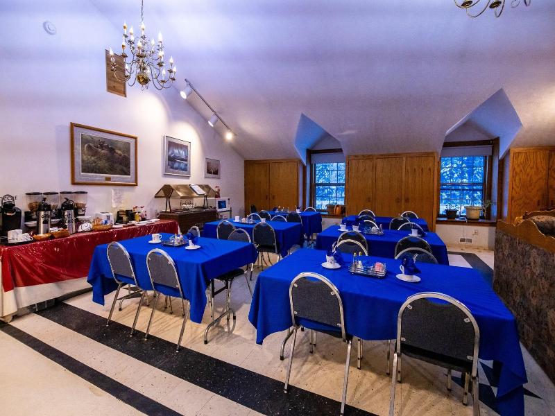 7 Gables Inn and Suites