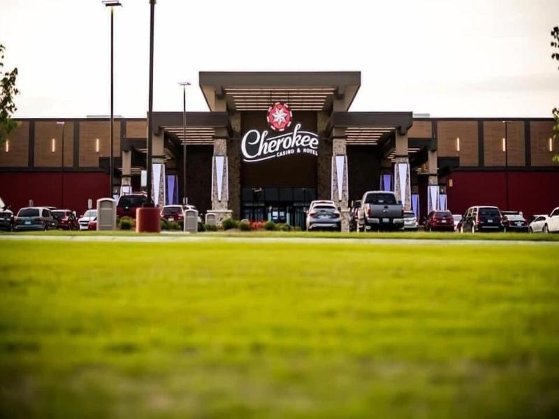 Cherokee Casino Inn - Roland