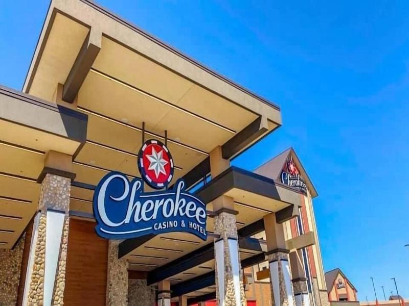 Cherokee Casino Inn - Roland
