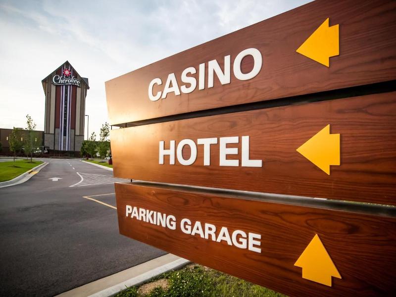 Cherokee Casino Inn - Roland