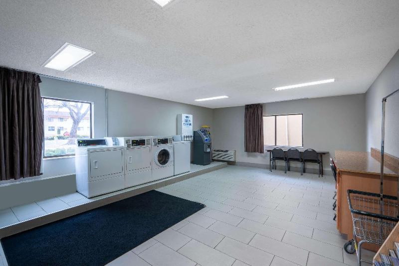 La Quinta Inn By Wyndham Fort Collins image