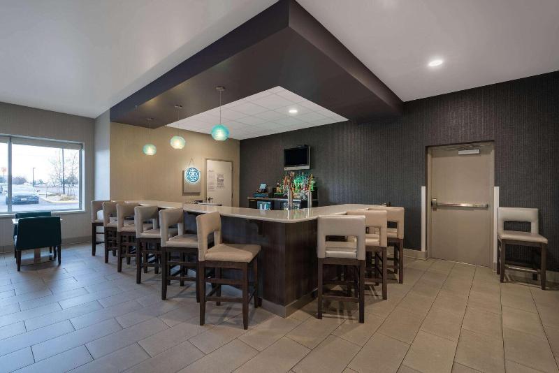 La Quinta Inn By Wyndham Fort Collins image