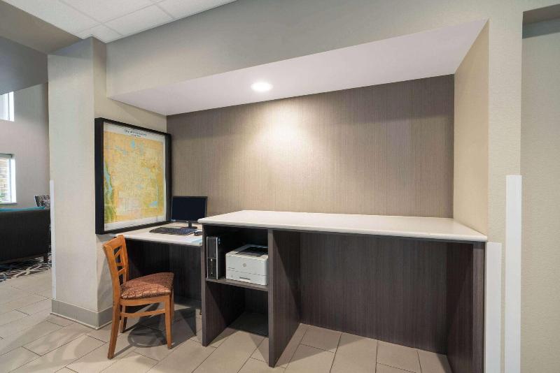 La Quinta Inn By Wyndham Fort Collins image
