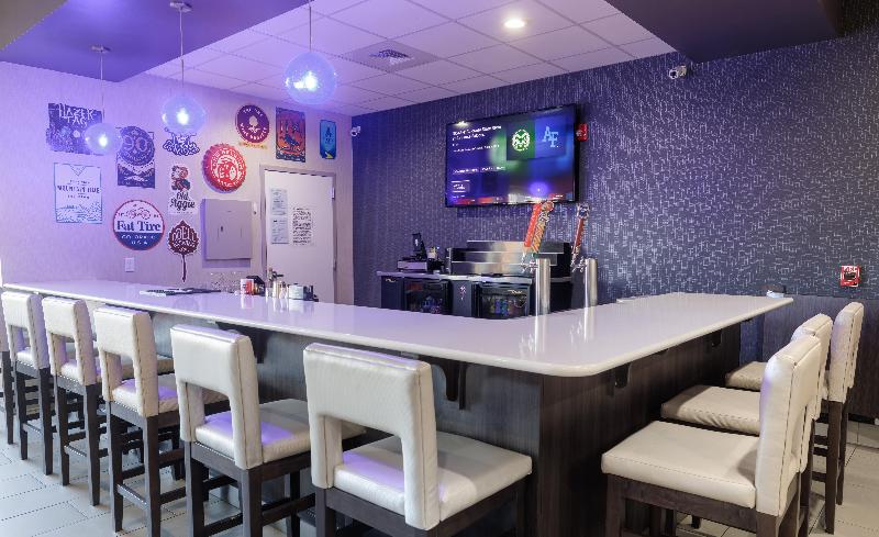 La Quinta Inn By Wyndham Fort Collins image