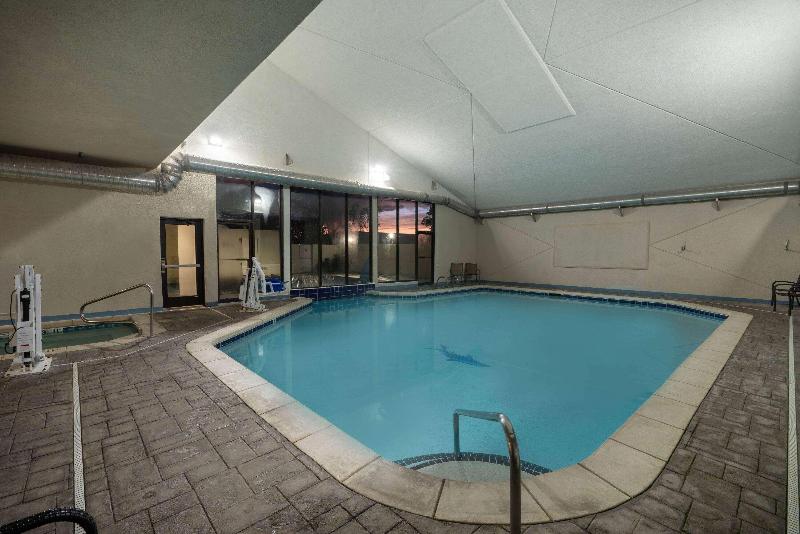 La Quinta Inn By Wyndham Fort Collins image