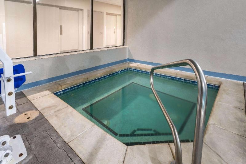 La Quinta Inn By Wyndham Fort Collins image