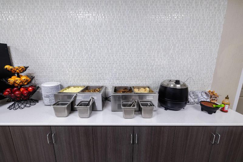 La Quinta Inn By Wyndham Fort Collins image