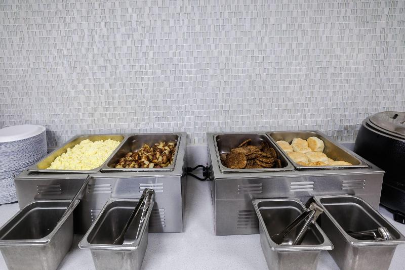 La Quinta Inn By Wyndham Fort Collins image